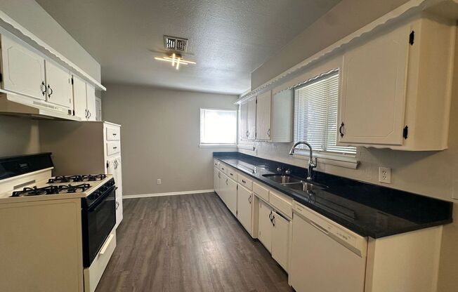 3 beds, 1 bath, $1,095