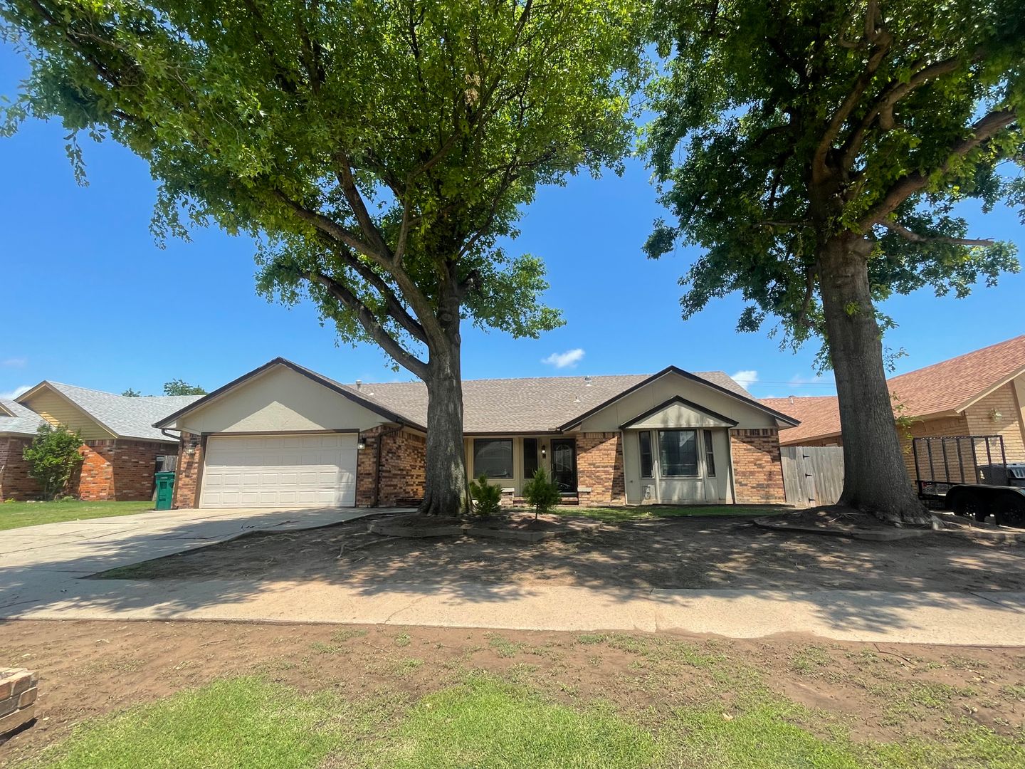 4 bed 2.5 baths in Moore Schools. 2 living areas, formal dining, storm shelter and pool!
