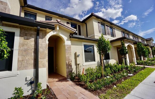 3432 W 113 ST