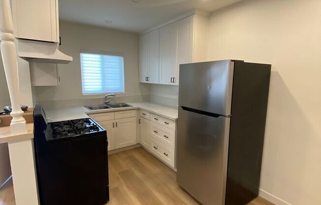 833 W DUARTE RD