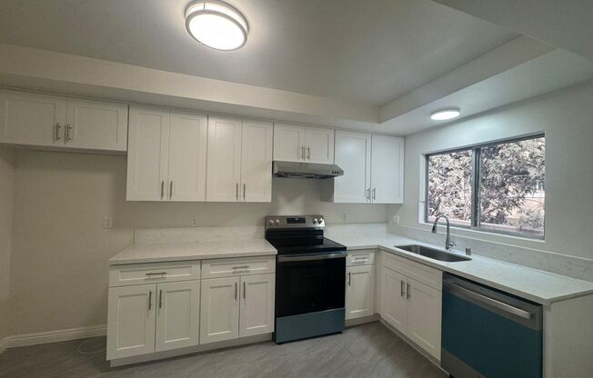 760 W Huntington Dr #1-14