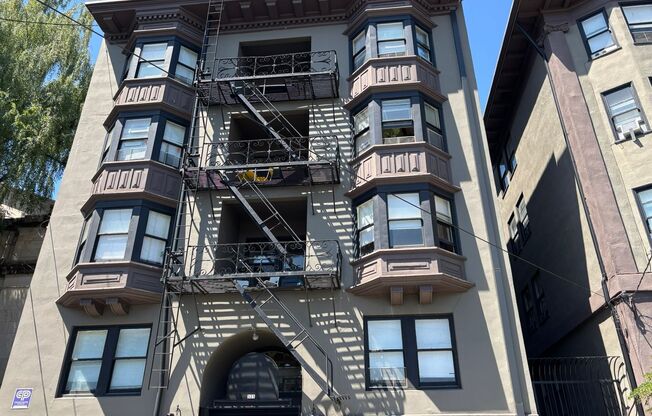 Studio, 1 bath, 350 sqft, $995, Unit 306