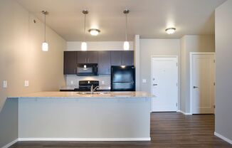1 bed, 1 bath, 739 sqft, $975, Unit Bldg 2 Apt 2429