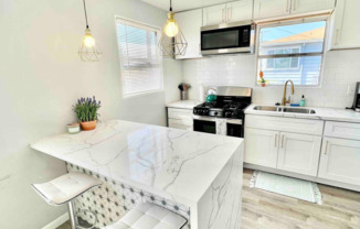 Fully Furnished 2BR Home with Huge Yard & Stunning Views – In-Unit Washer/Dryer!