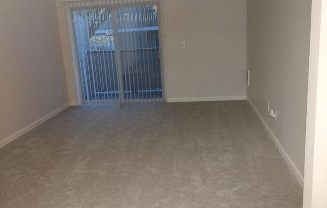 2 beds, 1 bath, 776 sqft, $1,325, Unit 090