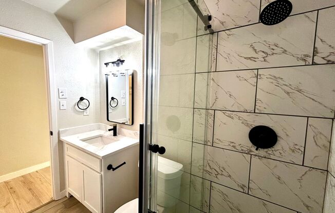 8 beds, 3 baths, $10,400, Unit House