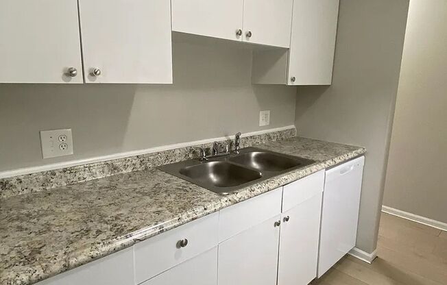 Beautifully Renovated 2 Bedroom Townhouse