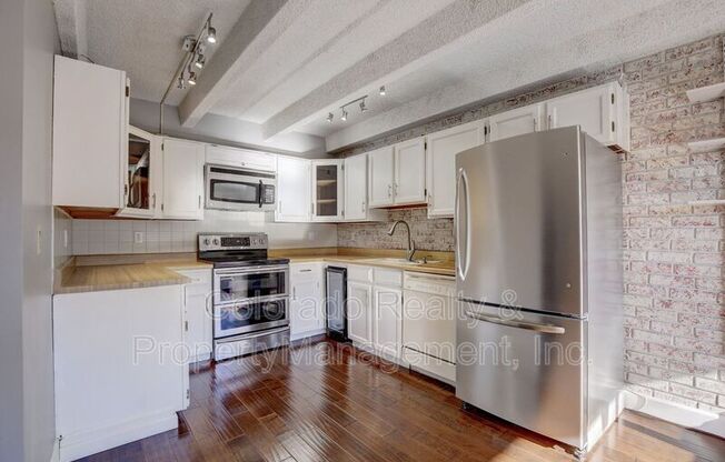 836 DEXTER ST