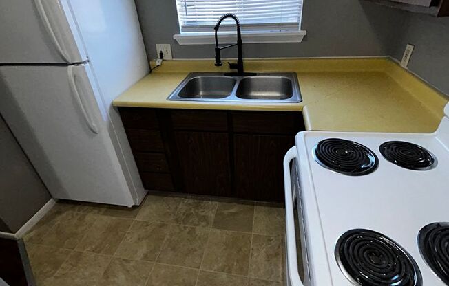 1 bed, 1 bath, 600 sqft, $700, Unit Unit 208