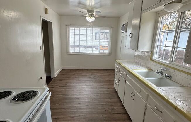 1 bed, 1 bath, 800 sqft, $1,450, Unit 818