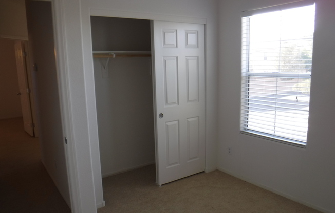 3 BEDROOM HOME IN GATED COMMUNITY WITH COMMUNITY POOL AND SPA