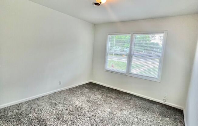 3 beds, 1 bath, $950