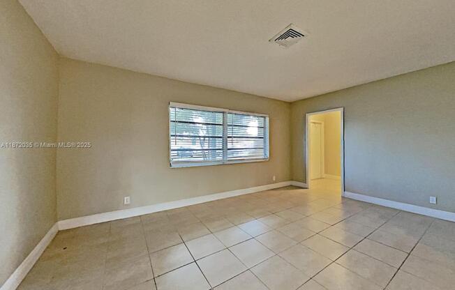5261 SW 8 CT