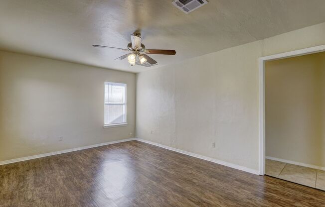 3 beds, 1 bath, $1,195