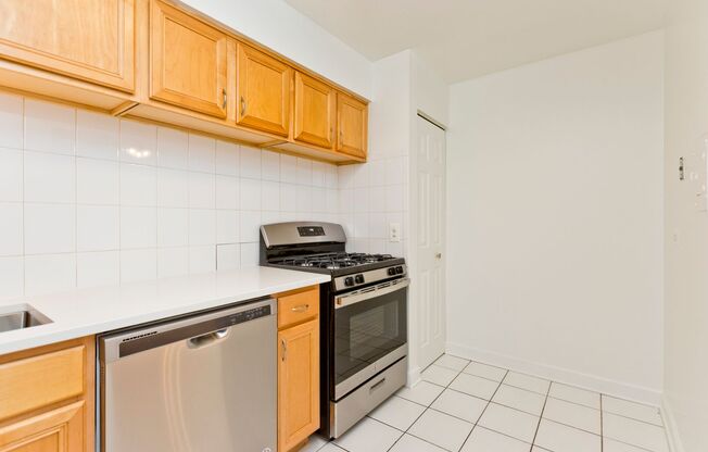 Studio, 1 bath, $1,195, Unit 204