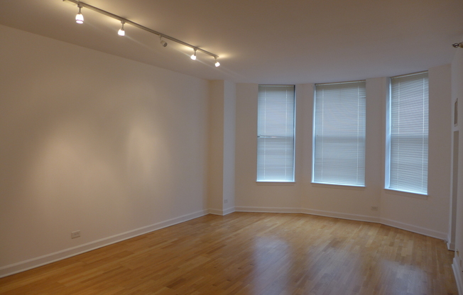 1 bed, 1 bath, 700 sqft, $1,995, Unit 13B