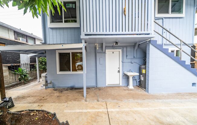 All New  Renovated 1-bedroom, 1-bath Unit w/1-Parking Near Waikiki, UH, Ala Moana (Moiliili)