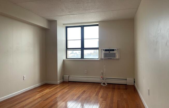 1 bed, 1 bath, 650 sqft, $3,850, Unit 14F
