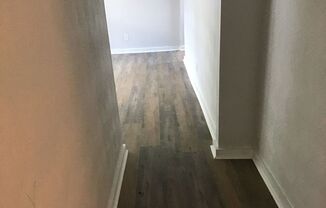 3 beds, 1 bath, $1,300, Unit B