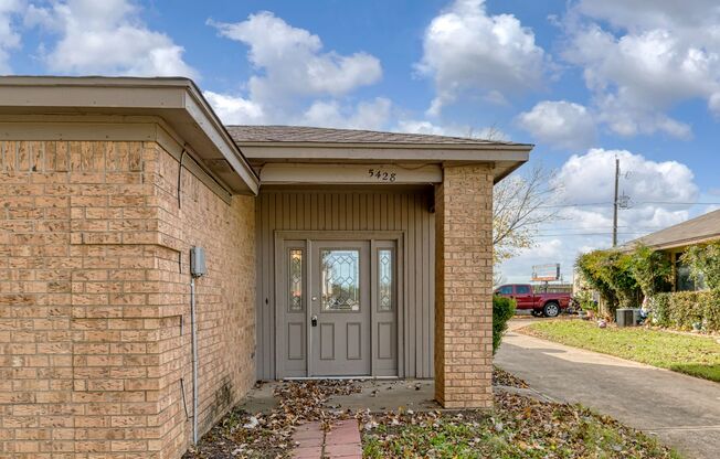 Large duplex in Arlington!