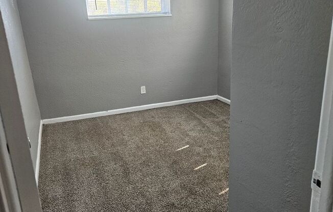 2 beds, 1 bath, 750 sqft, $1,020, Unit B08 1050 01