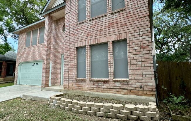 Welcome to this charming 3-bedroom, 2.5-bathroom home located in the desirable Schertz, TX area