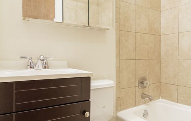 2 beds, 1.5 baths, 1,140 sqft, $4,200, Unit 2521-B3