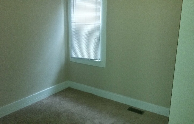 2 beds, 1 bath, $890