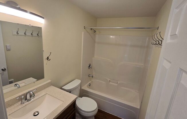 1 bed, 1 bath, 750 sqft, $1,075, Unit 1877F