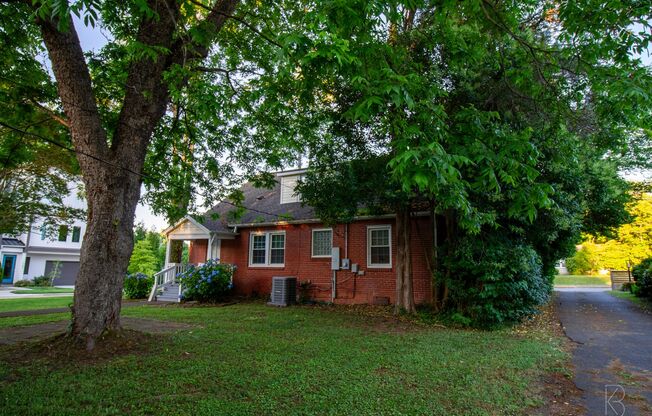 Prime location & Space!