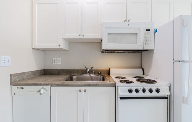 Studio, 1 bath, 414 sqft, $949, Unit 303