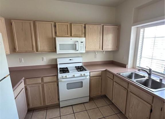 6804 INDIAN CHIEF DR