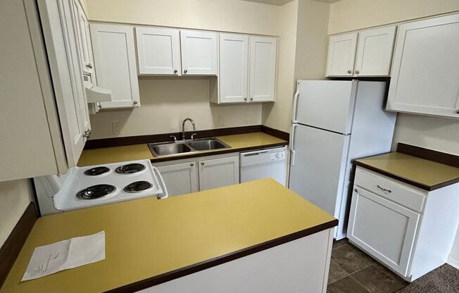 2 beds, 1.5 baths, 866 sqft, $1,650, Unit 24