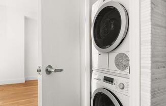 1 bed, 1 bath, 697 sqft, $4,500, Unit 7C
