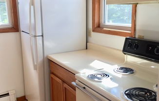 2 beds, 1 bath, $1,245, Unit 4