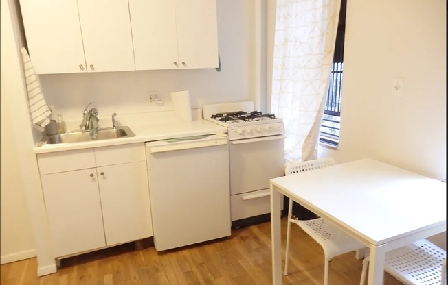 Studio, 1 bath, 275 sqft, $2,900, Unit 1-W