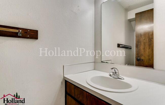 3 beds, 1.5 baths, 1,000 sqft, $1,645, Unit C