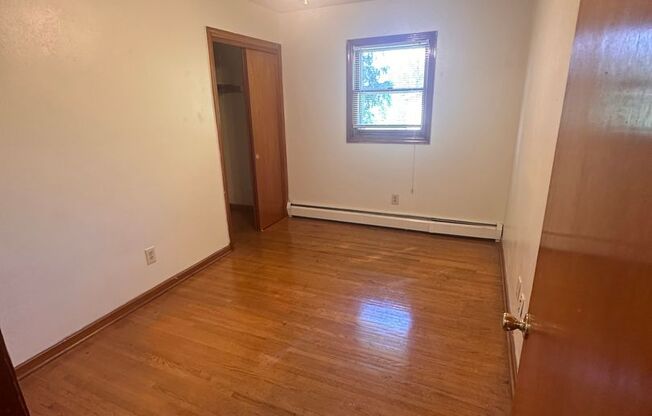 3 beds, 1.5 baths, 1,100 sqft, $1,980, Unit F-1