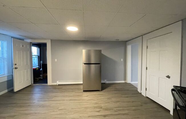 Second Floor 2 Bedroom with 1 Car Off Street Parking $1800/mo in W. Manchester