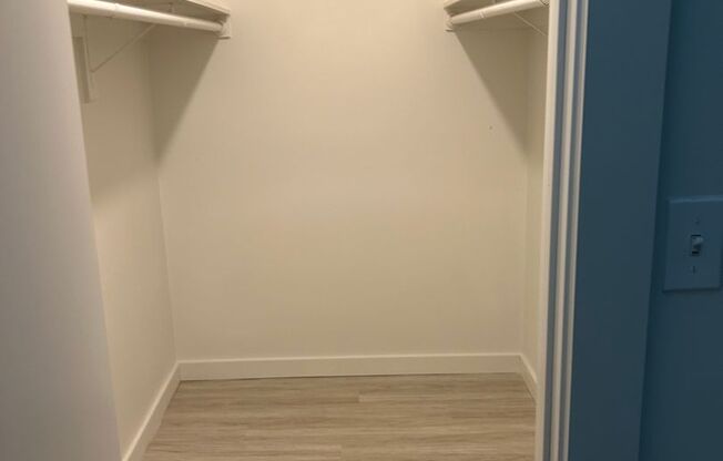1 bed, 1 bath, 650 sqft, $1,389, Unit SUX-220