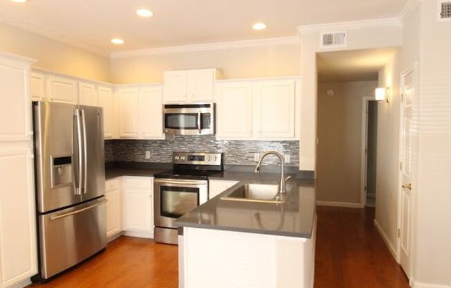 Long Realty & Property Management - 3 Bedroom Condo in Gated Community with Amenities