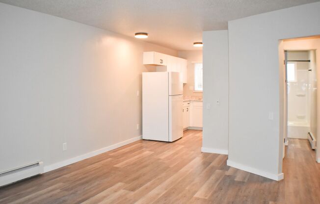 2 beds, 1 bath, 775 sqft, $1,395, Unit 450-8
