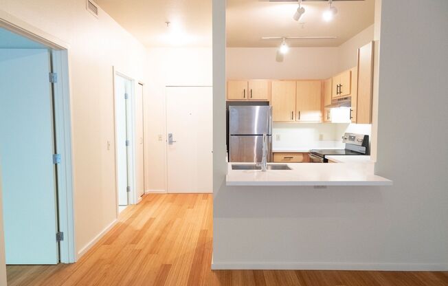 1 bed, 1 bath, 870 sqft, $1,800