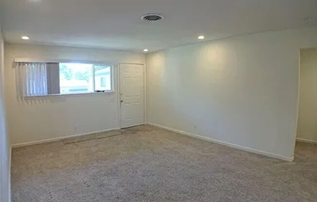 2 beds, 1 bath, $1,350, Unit Unit #7