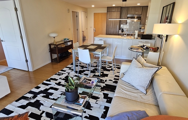 1 bed, 1 bath, 747 sqft, $3,450, Unit 707T