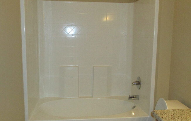 1 bed, 1 bath, 808 sqft, $675, Unit G4