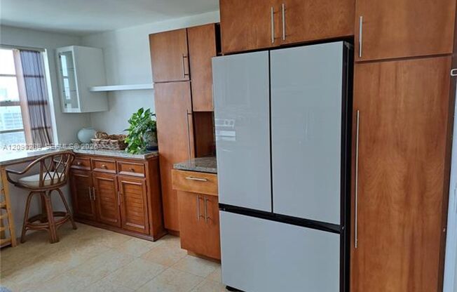 2 beds, 2 baths, $3,500, Unit # 1401 W