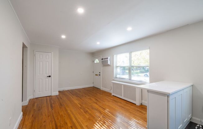 1 bed, 1 bath, 575 sqft, $2,345