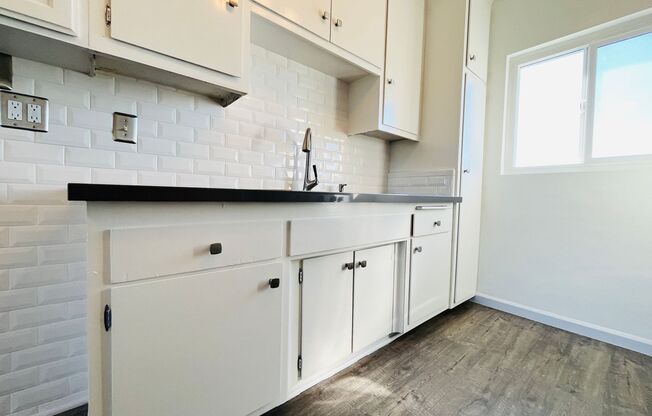 2 beds, 1 bath, $2,495, Unit 5