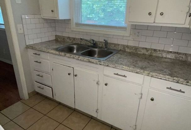 2 beds, 1 bath, $995